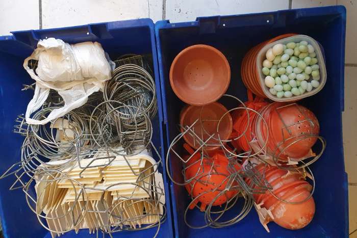 diverse kweek benodigd hebben o.a  stenen en  plastic nestkommen