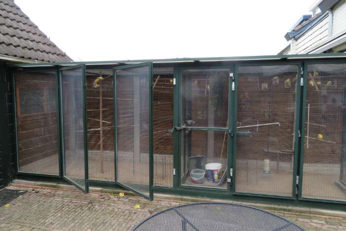 buitenvoliére geschikt voor alle vogels, kleindieren , poezen en