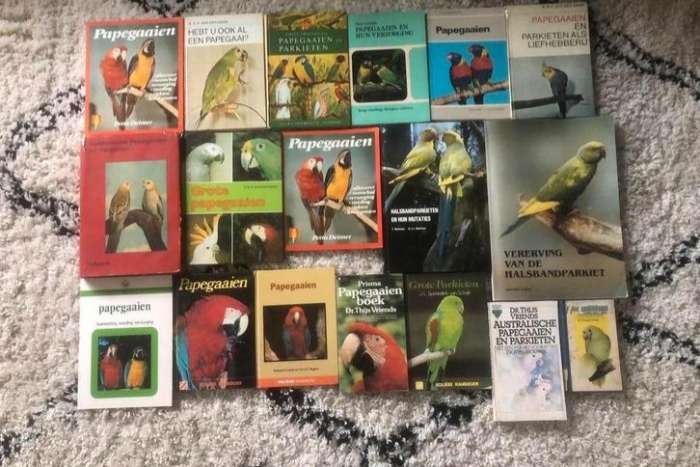 18 gebruikte boeken over papegaaien