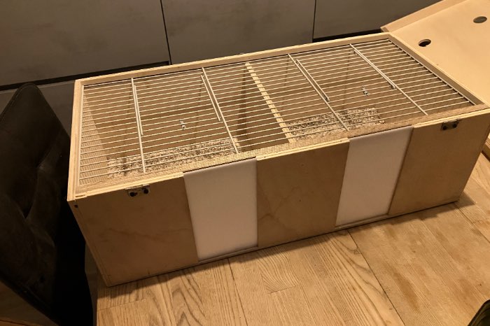 2x vervoerskist met deksel speciaal met uitlaat