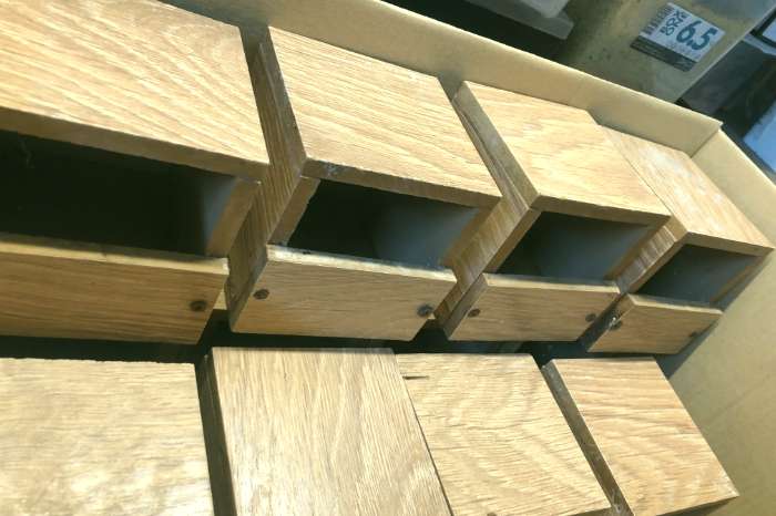 12 st broed blokjes / nestkastjes van parket hout