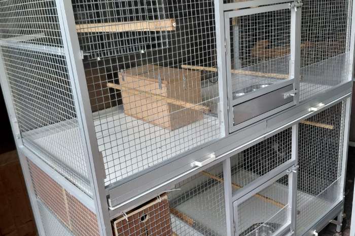 dubbele aluminium (kweek)kooien op wielen.