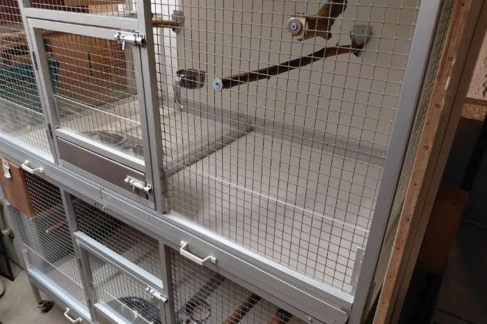 dubbele aluminium (kweek)kooien op wielen.