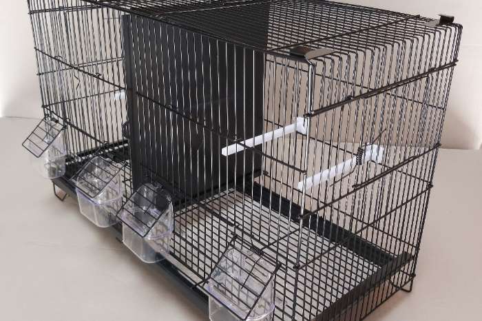 inklappen en opruimen, zeer stevige opklapbare broedkooien !