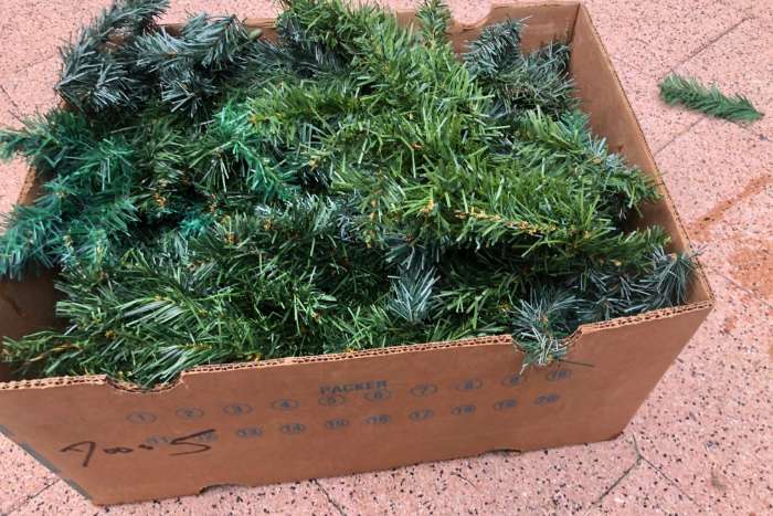 doos vol groen nest of kerstmateriaal 3 kleuren