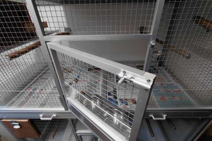 dubbele aluminium (uitvlieg/kweek)kooien voor vogels.