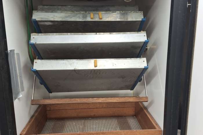 broedmachine met slaglatten