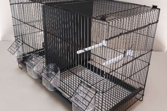 inklappen en opruimen, zeer stevige opklapbare broedkooien !