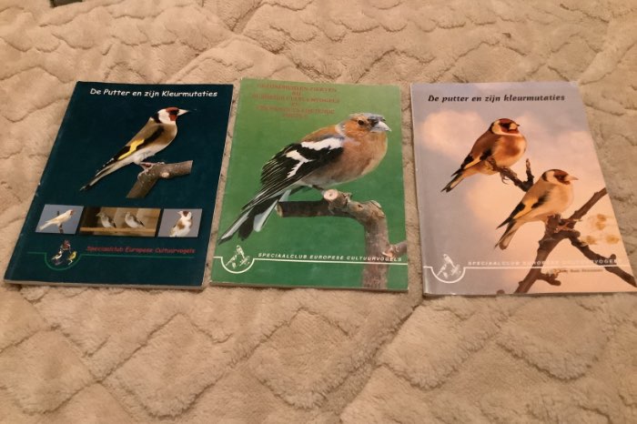 3 boeken van de speciaalclub europese cultuurvogels.