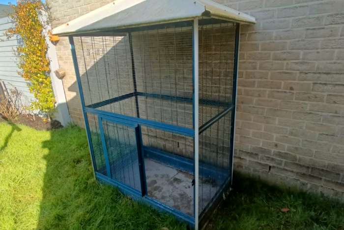 mooie terrasvolière te koop