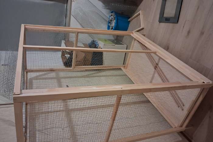 volière 57 diep x 120 lang en 153 hoog