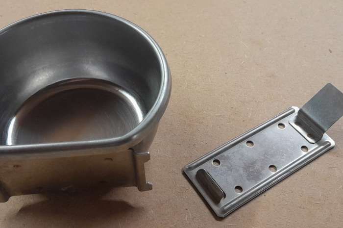 rvs draaiplateaus en rvs voerbakken