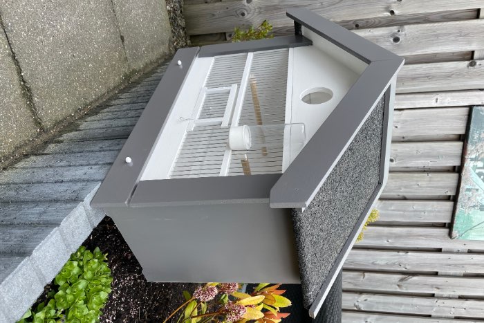 2 zangvogel kooien geheel in nieuw staat.