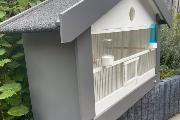 2 zangvogel kooien geheel in nieuw staat.