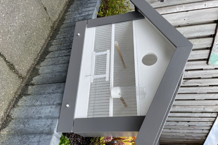 2 zangvogel kooien geheel in nieuw staat.