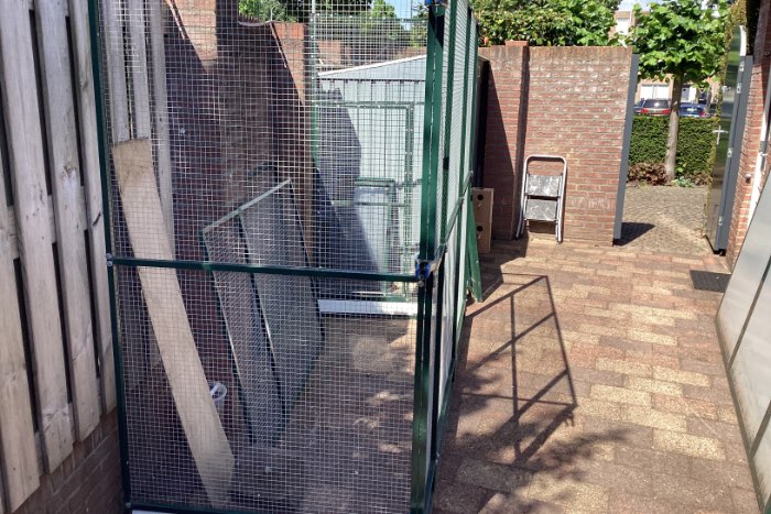 zeer mooie aluminium volière inclusief kunstof panelen met raam