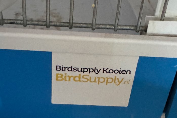 2 kunststof broedkooien bakker