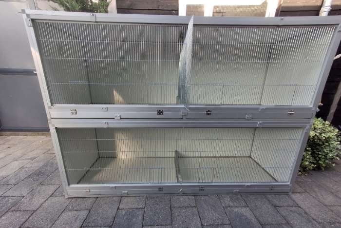 2 aluminium/trespa kweekkooien 190x65x65