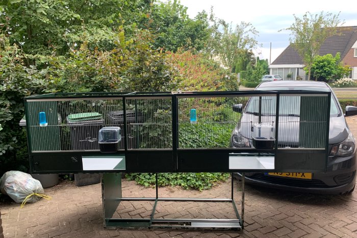 2 grote opvang/broedkooien