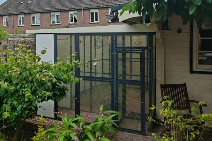 voliére + nachthok te koop