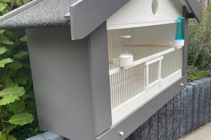 lijster,zangvogel kooi degelijk en geheel in nieuw staat.